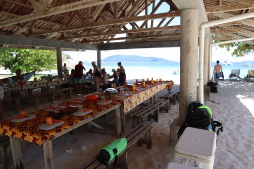 Barbecue et repas - Excursion en bateau Îles Grande-Soeur, Cocos et Felicite 