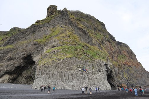 Formation rocheuse Reynisdrangar - Plage de sable noir de Reynisfjara 