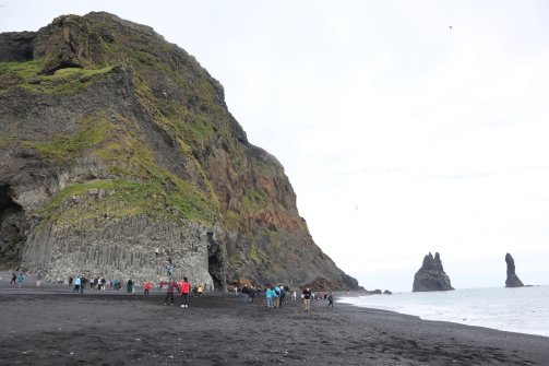 Formation rocheuse Reynisdrangar - Plage de sable noir de Reynisfjara 