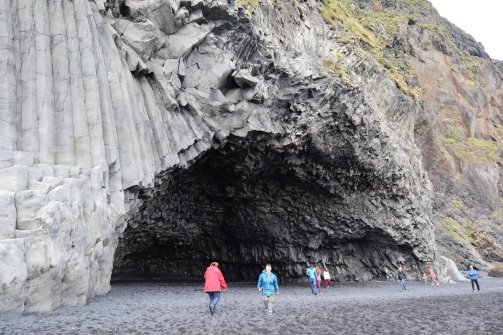 Plage de sable noir de Reynisfjara 